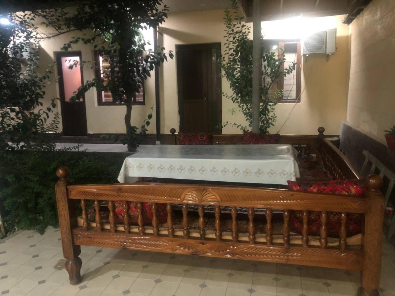 Дом Отель Бадамзар Tashkent Ngoại thất bức ảnh