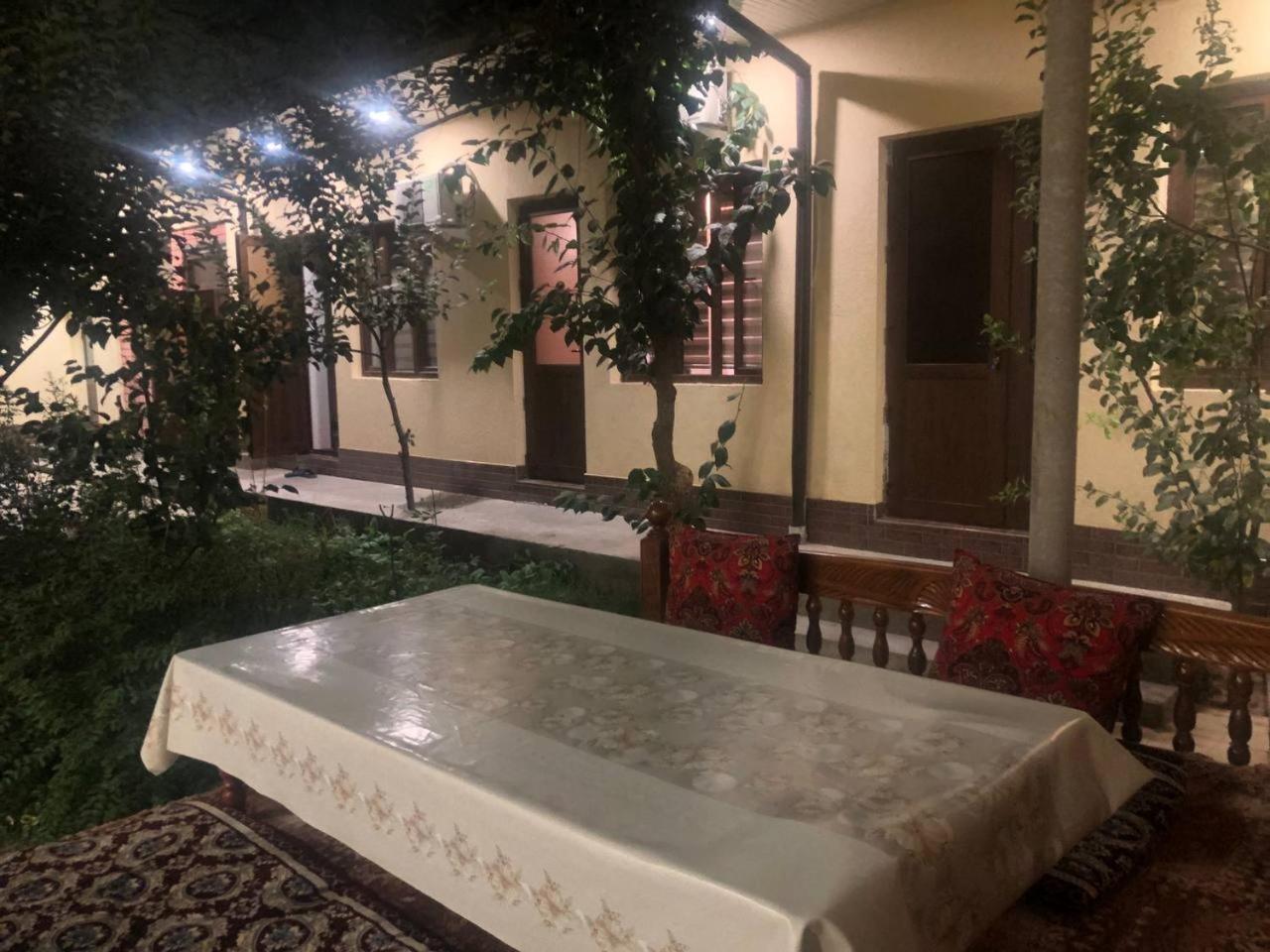 Дом Отель Бадамзар Tashkent Ngoại thất bức ảnh