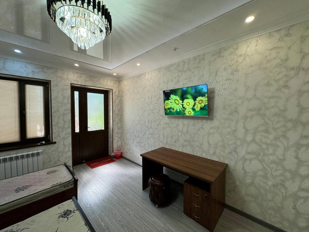 Дом Отель Бадамзар Tashkent Ngoại thất bức ảnh