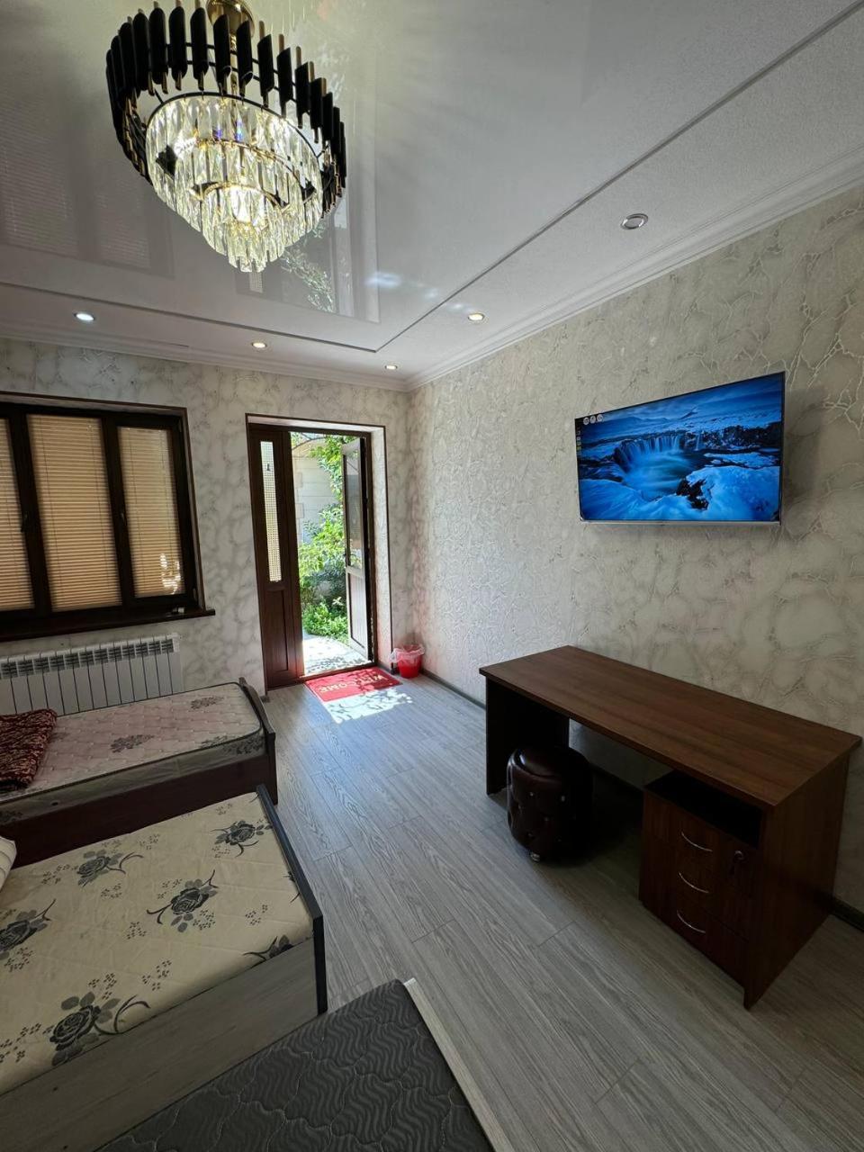 Дом Отель Бадамзар Tashkent Ngoại thất bức ảnh