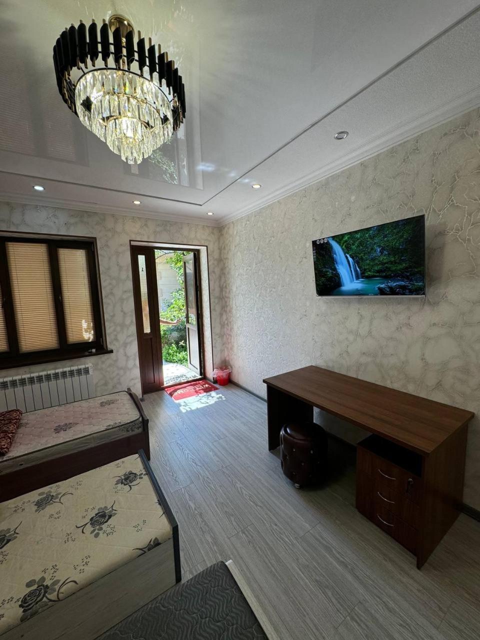 Дом Отель Бадамзар Tashkent Ngoại thất bức ảnh