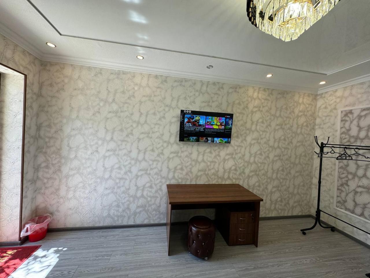 Дом Отель Бадамзар Tashkent Ngoại thất bức ảnh